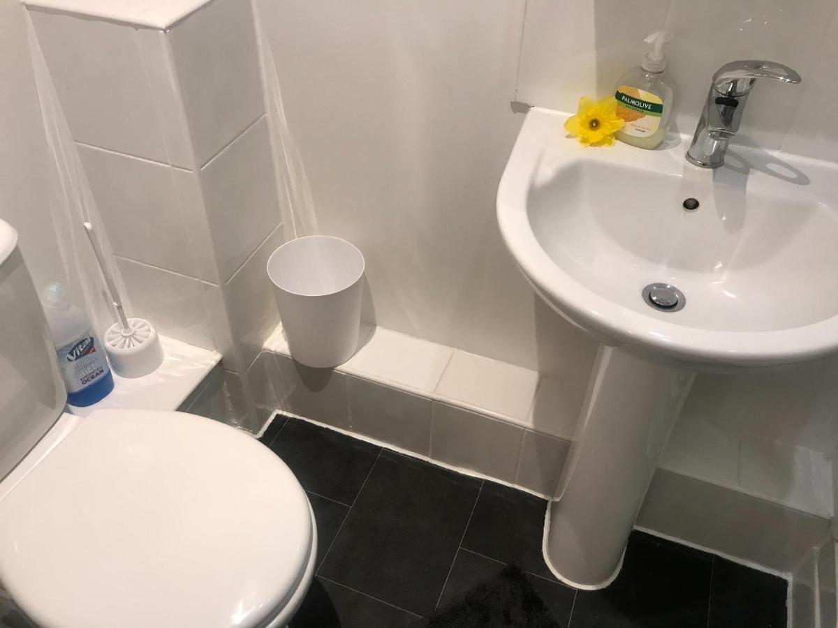 Central 2 Bed, 2 Bathrooms, Ground Floor Apartment With Parking Bishop's Stortford Extérieur photo